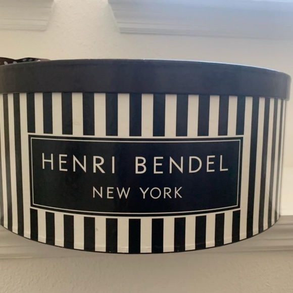 henri bendel Accessories - Henri Bendel Large Hat Box